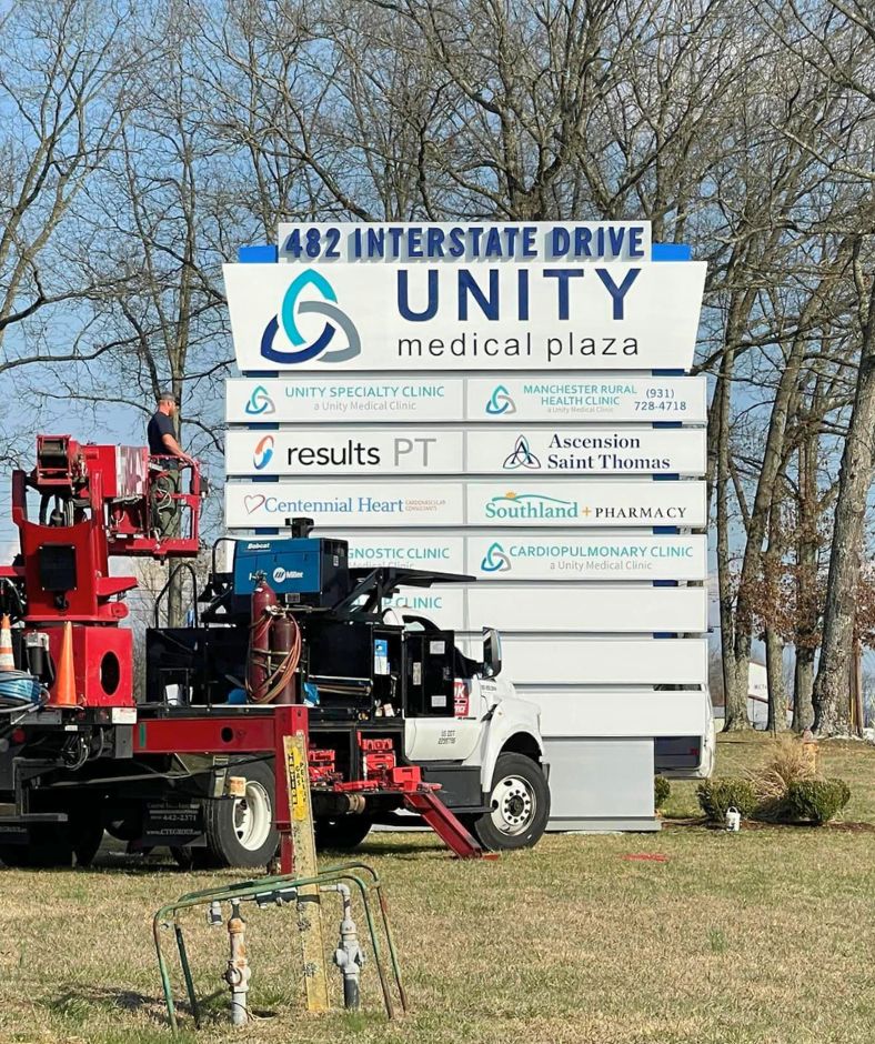 Multi-tenant medical plaza sign